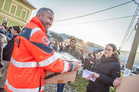 Alle Fahrer gesund zurück. Pakete des Johanniter-Weihnachtstruckers in den Zielländern verteilt