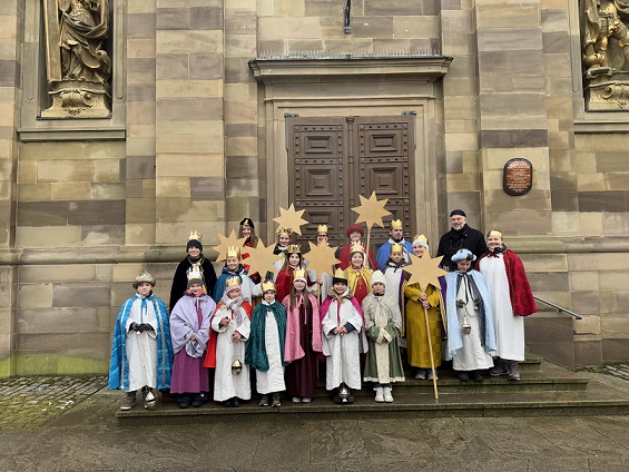 Ach ja, es ist ja 6. Januar: Die Sternsinger brachten den Segen auch ins Grafenrheinfelder Rathaus