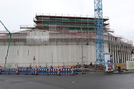 Oh, nein, die Theatersanierung wird schon wieder einige Millionen Euro teurer!