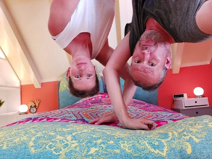 In Toppels verdrehter Welt steht ein Haus einfach mal so auf dem Kopf