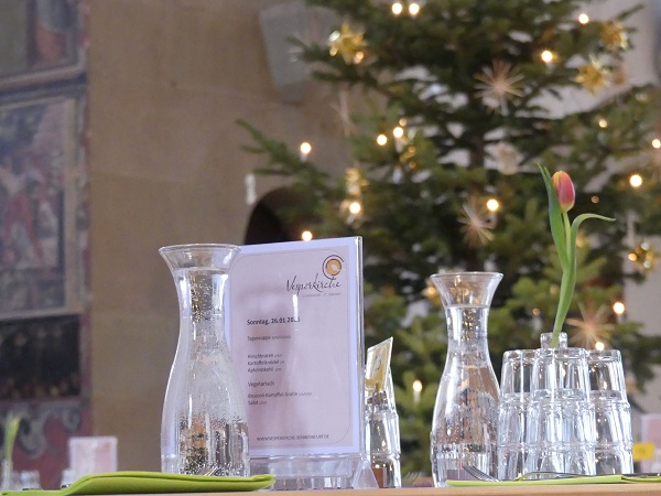 Der Himmel steht offen: Die elfte Vesperkirche von Diakonie und Kirche wurde mit einem feierlichen Gottesdienst eröffnet