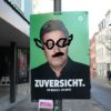 Wahlplakate beschädigt und beschmiert: Täter wird auf frischer Tat ertappt und festgenommen