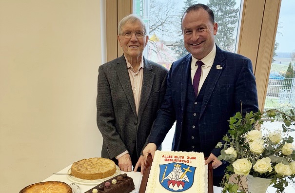 Glückwünsche für Grafenrheinfelds Dritten Bürgermeister: Dr. Ludwig Weth feierte seinen 80. Geburtstag