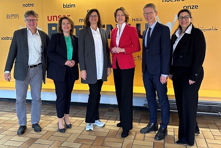 Landtagspräsidentin Ilse Aigner besuchte die Walther-Rathenau-Schulen in Schweinfurt