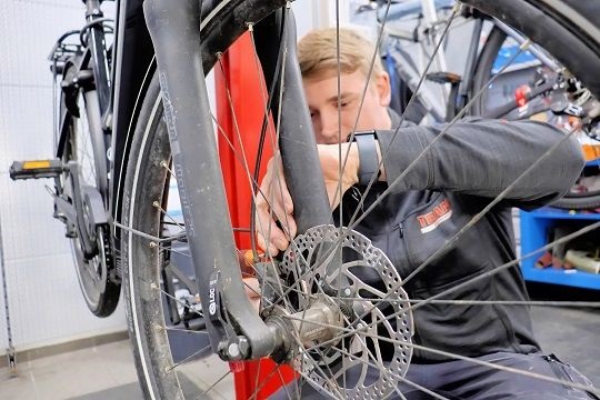 Raus mit den Bikes: Reparatur- und Inspektions-Aktion beim Radmarkt Schauer im Februar