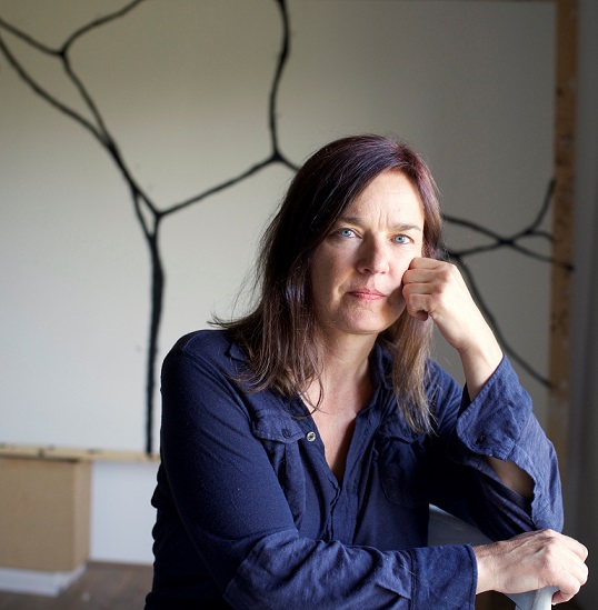 Flugsamen und Baumblüten in neuem Kontext: Sonderausstellung „Kosmos und Kontext“ in Neumarkt