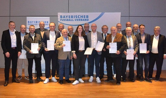 Ehrung verdienter Mitarbeiter*innen im Rahmen der Mitarbeitertagung 2025 des Bayerischen Fußball-Verbandes