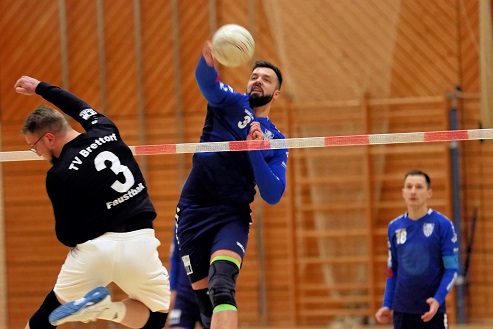 Zwei Tage, zwei Hallen: Massenhaft Faustball der Spitzenklasse in Schweinfurt