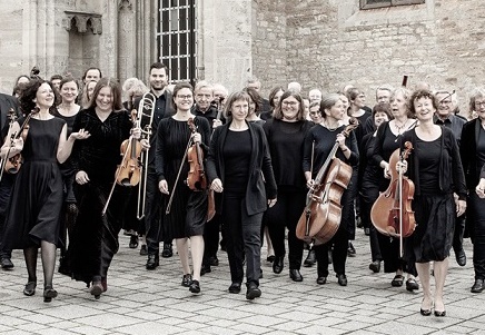 Das Sinfonieorchester Con Brio Würzburg spielt im Bad Kissinger Max-Littmann-Saal