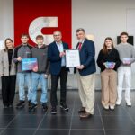 Mit Urkunde und Ausbildungssiegel: Die „Cummins Deutschland GmbH“ aus Marktheidenfeld ist zertifizierter, neuer IHK-Ausbildungsbetrieb