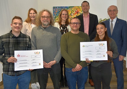 Auszubildende spenden für guten Zweck: Das Jugendhilfezentrum Dominikus Savio Pfaffendorf und das Kinder- und Jugendheim St. Josef Eltmann erhalten jeweils 550 Euro