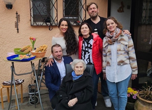 Bürgermeister Stefan Rottmann überbrachte die Glückwünsche der Großgemeinde zum 100. Geburtstag von Hildegard Jäger