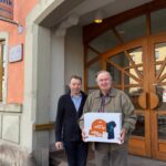 Gewinnsparen: Treuer Kunde der VR-Bank Main-Rhön erhält ein hochwertiges Apple-Set