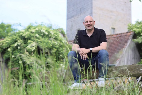 Die Disharmonie im April: Ende des Monats kommt Ron Spielman mal wieder in seine Heimatstadt