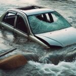 Ungesicherter PKW rollt in den Main: Der Audi wurde kurzzeitig zum „Meefisch“