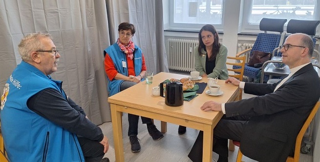 Ein besonderer Gast: Bischof Dr. Franz Jung besuchte die Schweinfurter Bahnhofsmission