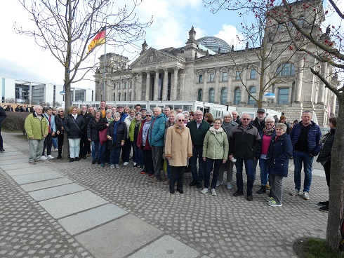 Hundert Unterfranken in Berlin, die auf Einladung der Bundestagsabgeordneten Dr. Anja Weisgerber anreisten