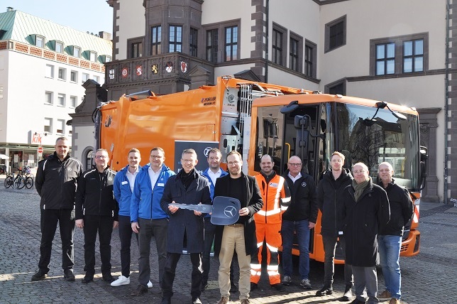 Nachhaltige Entsorgung für eine grünere Zukunft: Stadt Schweinfurt führt erstes elektrisches Müllfahrzeug ein