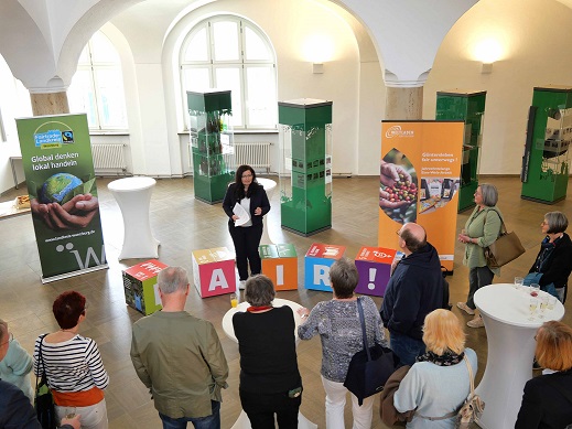 „Güntersleben fair unterwegs!“: Ausstellung im Landratsamt Würzburg zeigt die Geschichte des Fairen Handels