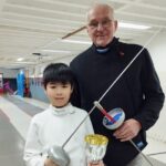 Daniel Zhang holt den Pokal: TG 48-Fechter mit Turniersieg beim Rhein-Main Degen-Challenge in Frankfurt