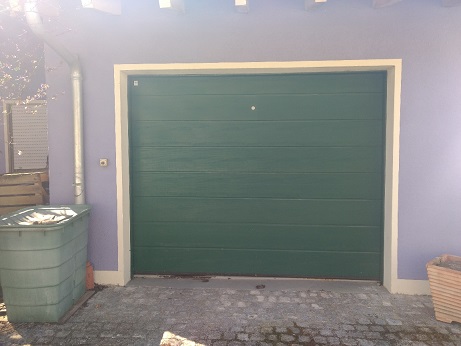 Unbekannte Täter öffnen gewaltsam 25 Garagen und ein Gartenhaus