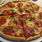 Fahr mal hin und kehr mal ein: Auch die Pizza schmeckt im Brauerei-Gasthaus Schleicher