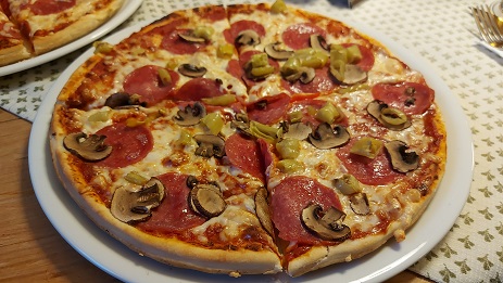 Fahr mal hin und kehr mal ein: Auch die Pizza schmeckt im Brauerei-Gasthaus Schleicher