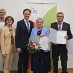Drei Persönlichkeiten: Claudia Cebulla, Werner Steinruck und Georg Wagner erhalten die Ehrenurkunde des Landkreises Schweinfurt