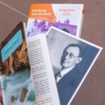 Ausstellung zu „Würzburg liest ein Buch“: Hermann Hesse „Narziß und Goldmund“ im Oberen Foyer des Rathauses