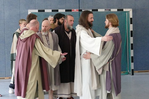 „Glaubensfunke“ auf der Bühne zünden: Zu Besuch bei einer Probe der Dammbacher Passionsspiele