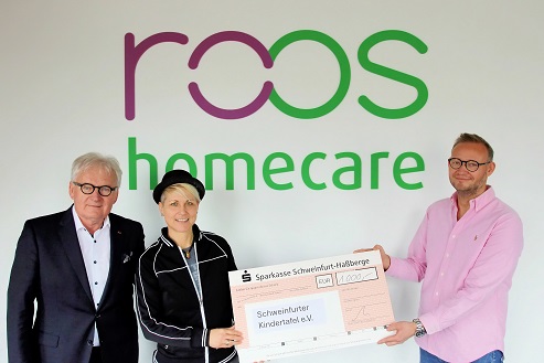 Statt Geburtstaggeschenke für die Mitarbeiter: Die Roos Homecare GmbH spendete an die Schweinfurter Kindertafel