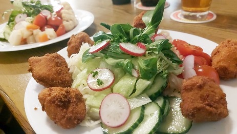 Fahr mal hin und kehr mal ein: Gerupfter, Hähnchensalat und Blaubeerkuchen zum Bockbier