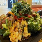 Fahr mal hin und kehr mal ein: Fünf verschiedene Kundmüller-Biere zu Schnitzel und Hähnchen-Salat im Gasthaus Glückstein