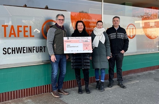 Gert-Riedel-Stiftung spendet 3.000 Euro an die Tafel Schweinfurt: Die Belegschaft von Riedel Bau stärkt das soziale Engagement in der Region