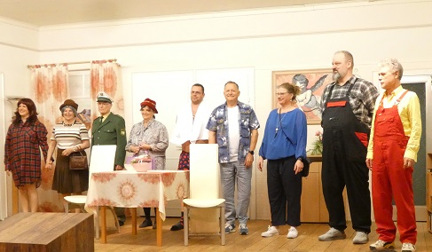 So war der Auftakt zur Theaterserie des SC Weyer: Smarte Sprachbox sorgt für Action