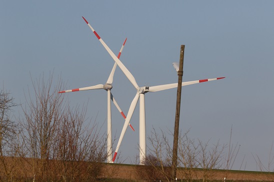 Nach technischem Defekt: Montage-Arbeiter auf Windkraftanlage in 100 Metern Höhe „gestrandet“