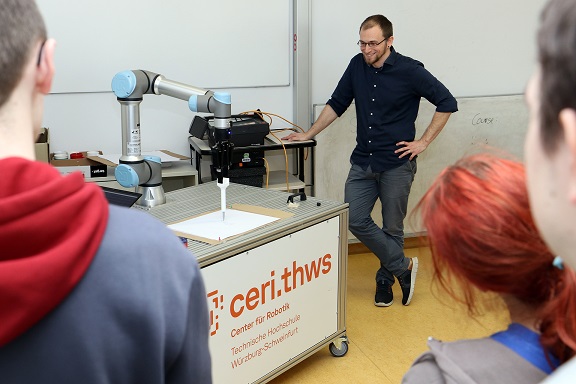 Begeisterung für Mathematik und Robotik wecken: Winter School lockt MINT-Interessierte in die Technische Hochschule Würzburg-Schweinfurt