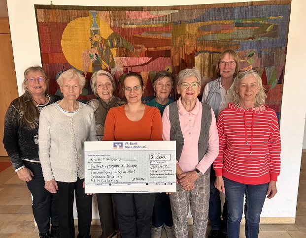 Handarbeitskreis des Evangelischen Frauenvereins Niederwerrn spendet 2.000 Euro