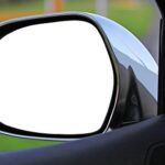 53-Jähriger läuft, ohne auf den Verkehr zu achten, über den Ostring: Unbekannter touchiert ihn mit Außenspiegel