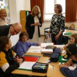 „Unsere Schulen sind pastorale Orte“: Bischof Dr. Franz Jung und Kultusministerin Anna Stolz besuchen Maria-Ward-Schule Aschaffenburg