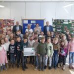 Forscherdrang wurde belohnt: Schaeffler FAG Stiftung zeichnete 49 SchülerInnen der 1. Klasse der Grundschule Volkach aus