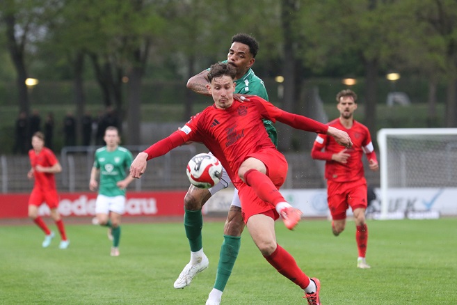 Über 5000 Fans im Stadion: Der FC 05 lässt sich auch von der dritten Heimniederlage in Serie den Aufstiegstraum nicht verbieten! – VIELE FOTOS!
