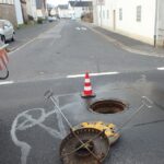 Reinigung der 4800 Kanalschächte in Bad Kissingen: Vom 05. Mai bis 31. Mai darf man nicht auf ihnen parken