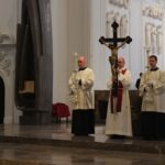 Jesu Herz als Quelle des Heils: Bischof Dr. Franz Jung feiert Liturgie vom Leiden und Sterben Jesu im Kiliansdom