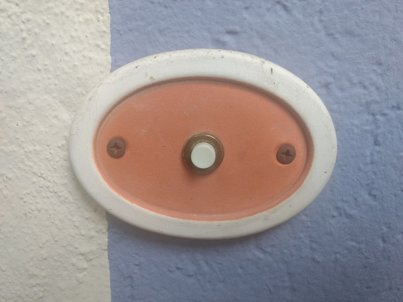 47-Jähriger täuscht erneut eine Notsituation vor und klingelt an mehreren Haustüren