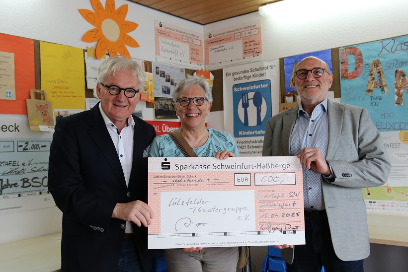 „Im Kloster ist der Teufel los“: Und deshalb freut sich die Kindertafel nun über 600 Euro von der Lülsfelder Theatergruppe