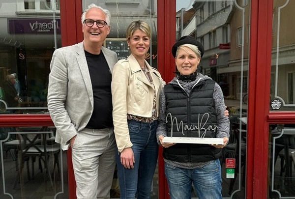 Die EssenChecker und Steffi List als Stargäste: Die Main Bar in der Innenstadt veranstaltet ihr zweites Weinfest zugunsten der Schweinfurter Kindertafel