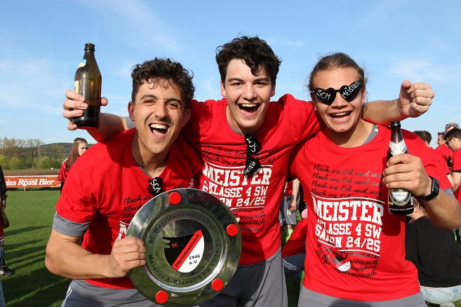 „Schö, dass des geklappt hat“: Maroldsweisach ist vorzeitig Meister! – AUFSTIEGSFILM & 70 JUBELFOTOS!