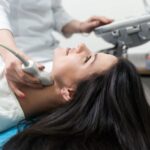 Die AOK in Schweinfurt informiert: Wenn die Schilddrüse zu wenig Hormone produziert