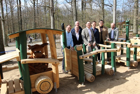Ein Spielplatz im Wildpark hat mit dem „Sonnenschutzexpress“ nun das nächste Highlight – VIELE FOTOS!